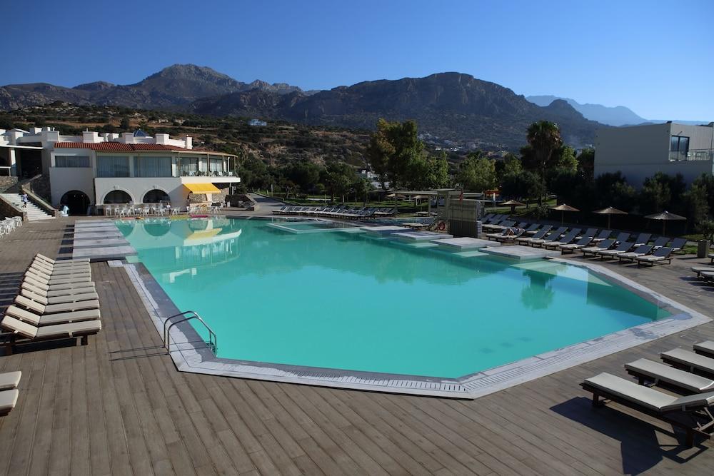 Almyra & Village 4*